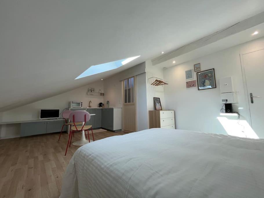 דירות פאו Studio Jade : Charmant Logement Place Clemenceau מראה חיצוני תמונה